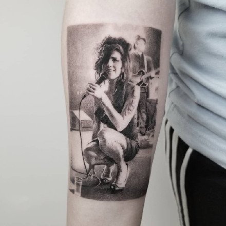 点击大图看下一张：音乐家纹身 9张著名音乐人的人像纹身图片