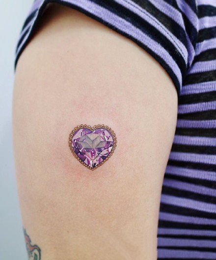 点击大图看下一张：宝石纹身 9款极简小清新的简约钻石宝石纹身图案
