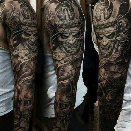 点击大图看下一张：纹身花臂作品 9款男性的帅气包臂花臂纹身图片