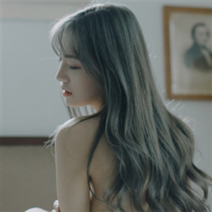 点击大图看下一张：直发厌烦了不如在春天来个蓬松的大卷发