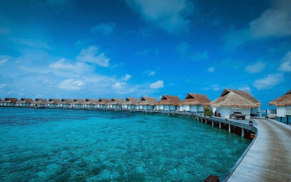 点击大图看下一张：马尔代夫唯美大海风景图片桌面壁纸