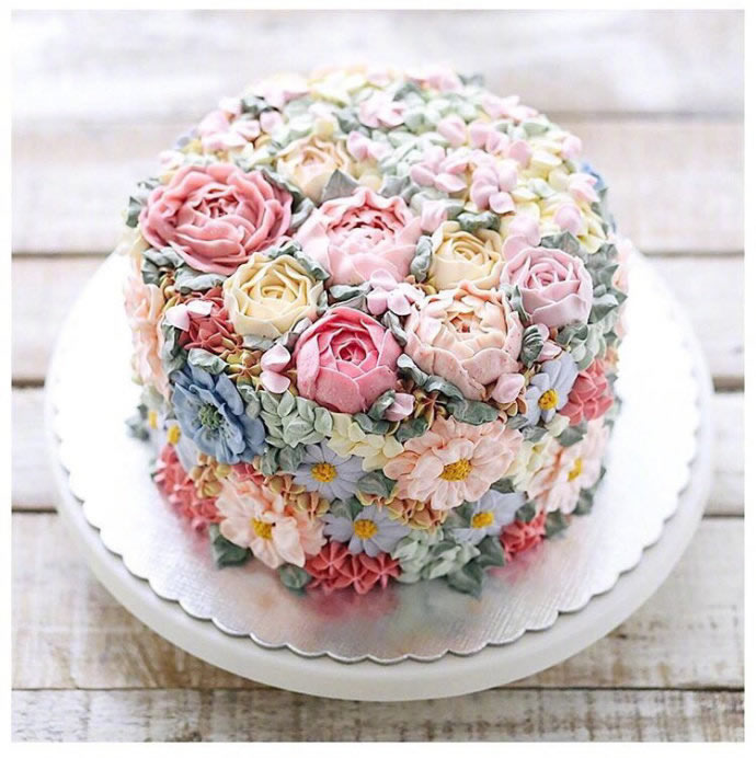 点击大图看下一张：一组超级美的花朵蛋糕图片欣赏