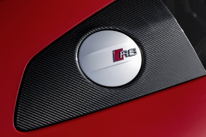 点击大图看下一张：敬每个人心目中的超级跑车。Audi R8