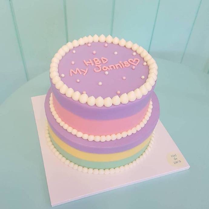 点击大图看下一张：九款少女心超美的生日蛋糕图片欣赏