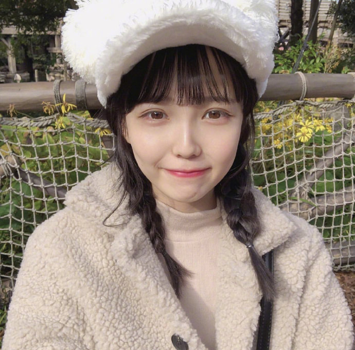 点击大图看下一张:女生剪齐刘海也太软萌了吧