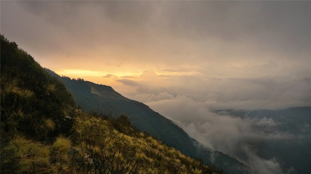 点击大图看下一张：喜马拉雅山风景高清桌面壁纸