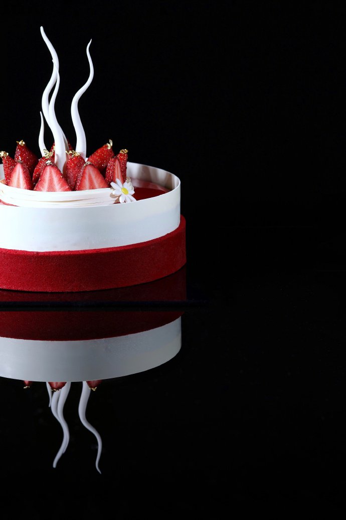 点击大图看下一张：法式红丝绒白巧乳酪慕斯蛋糕～做法甜
