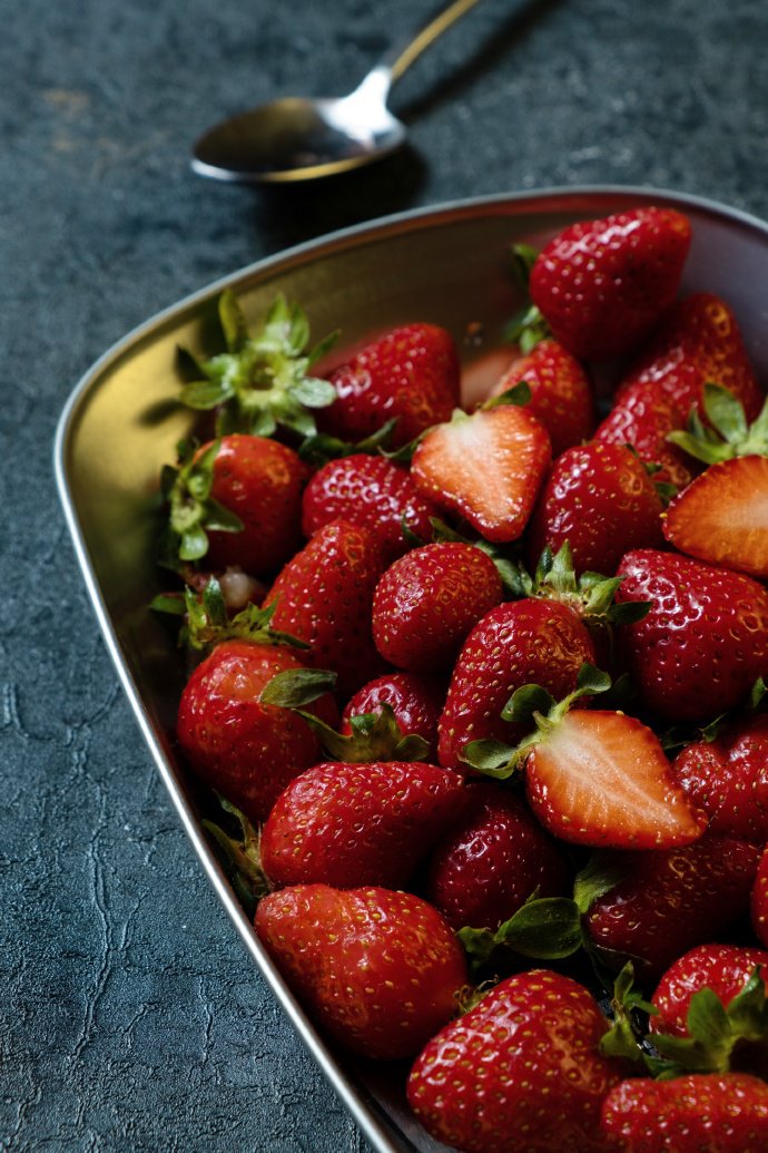 点击大图看下一张：一组超美的红红的草莓图片欣赏