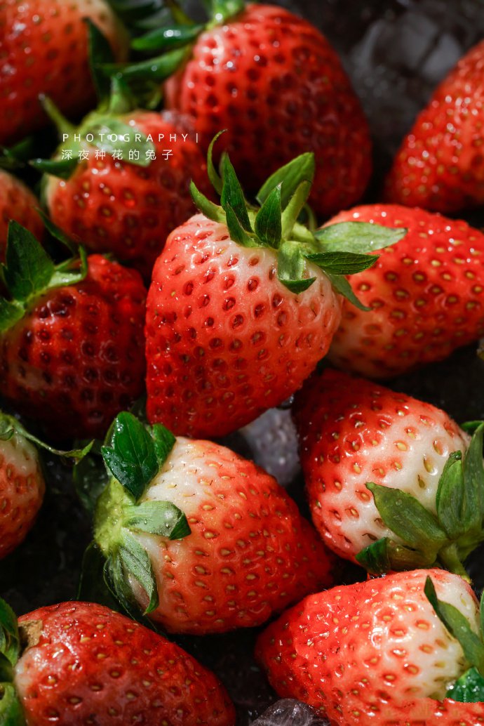 点击大图看下一张：一组超美的红红的草莓图片欣赏
