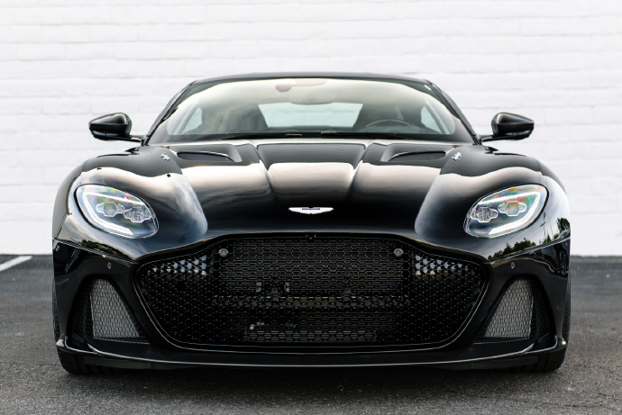 点击大图看下一张：一组黑色帅气Aston Martin DBS Superleggera