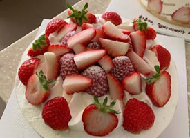 一组看起来就很有食欲超甜的草莓蛋糕