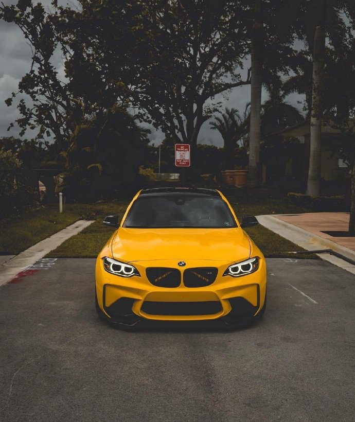 点击大图看下一张：BMW M2 大片来袭鲜亮的黄色 如此耀眼
