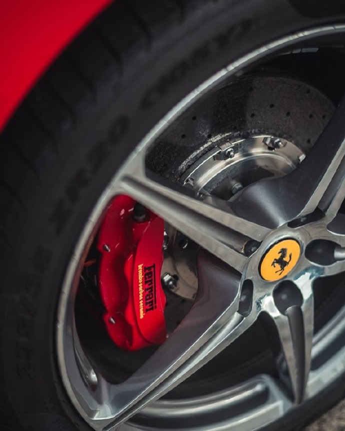 点击大图看下一张：Ferrari 458 大街上你能见到最多的法拉利