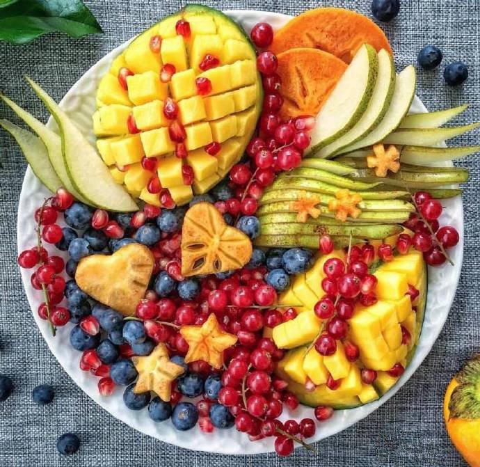 点击大图看下一张：这样吃水果比较过瘾的水果拼盘