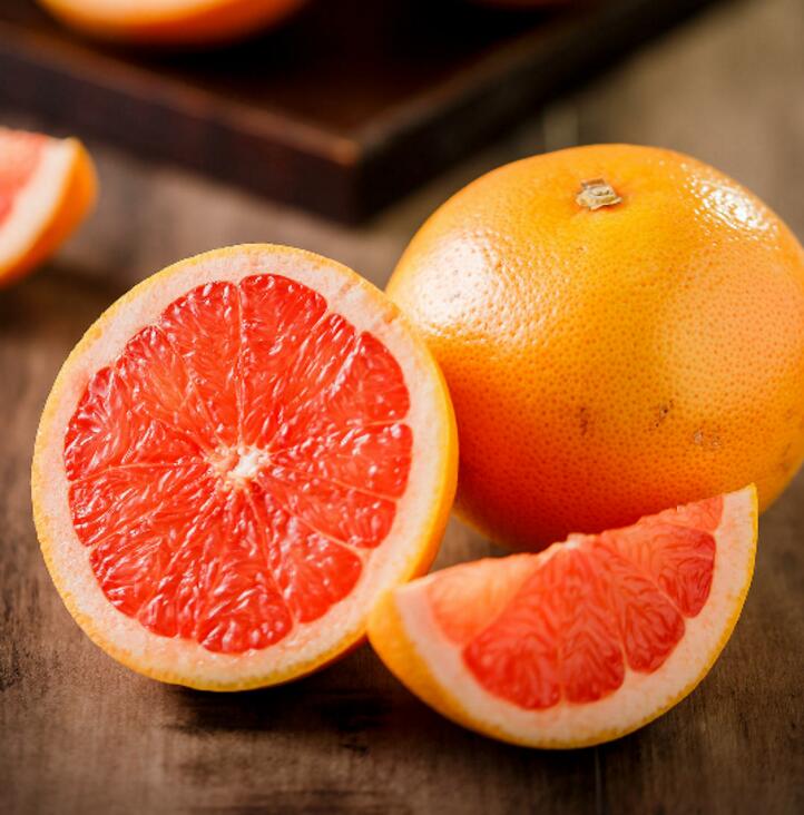 点击大图看下一张：一组红色看起来就很好看的橘子