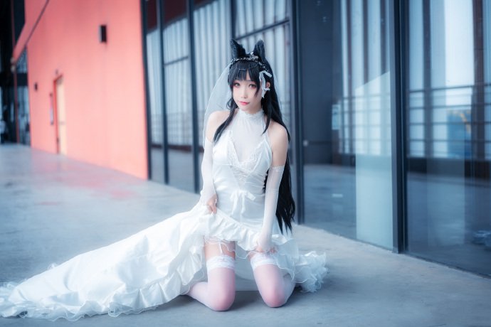 点击大图看下一张：一组cos性感白丝长腿美女图片欣赏