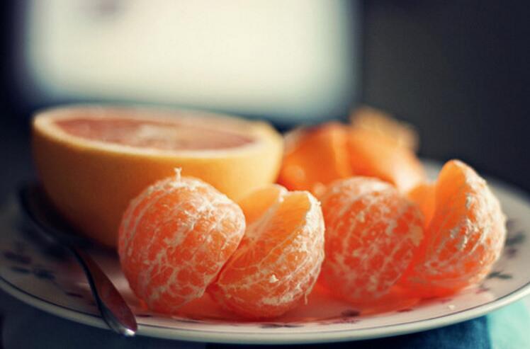 点击大图看下一张：一组特别新鲜含丰富维C的橘子