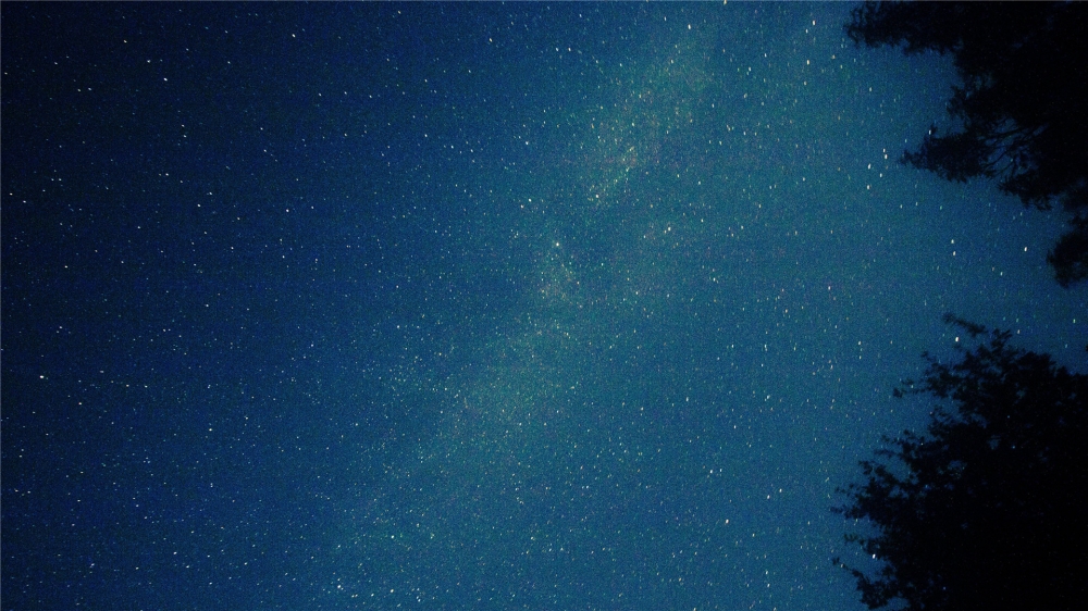 点击大图看下一张：灿烂的夜晚星空高清桌面壁纸
