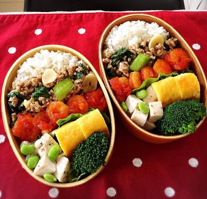 点击大图看下一张:一组超级丰盛的爱心便当图片欣赏