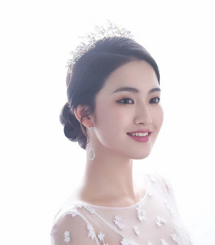 点击大图看下一张：清新唯美的韩式新娘造型图片欣赏