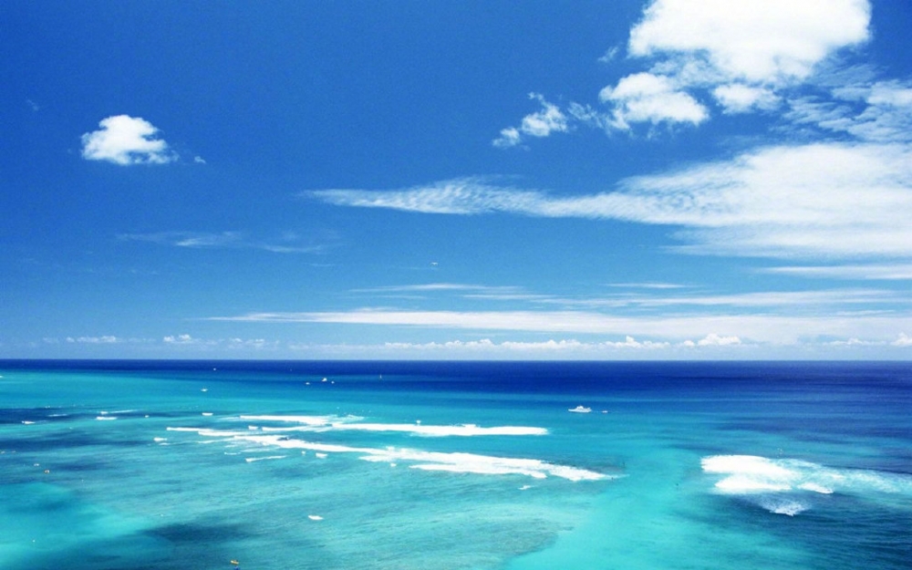 点击大图看下一张：蓝色大海唯美风景图片桌面壁纸欣赏