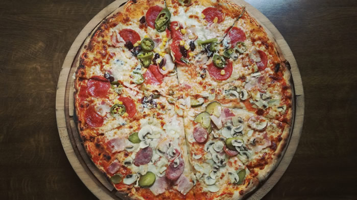 点击大图看下一张：一组美味的水果披萨高清图片欣赏