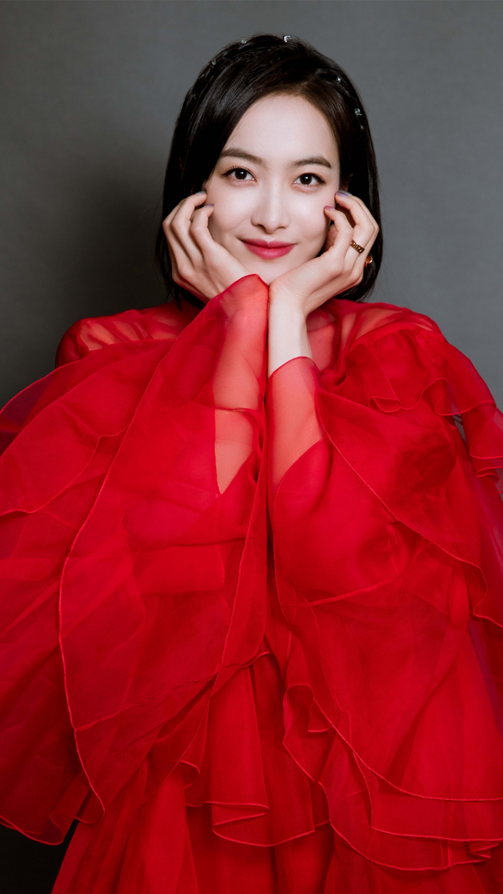 点击大图看下一张：宋茜红色礼服妖艳魅力写真手机壁纸