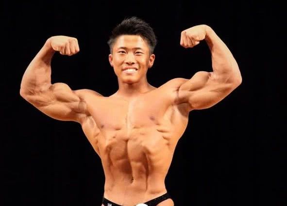 点击大图看下一张：日本肌肉男帅哥图片