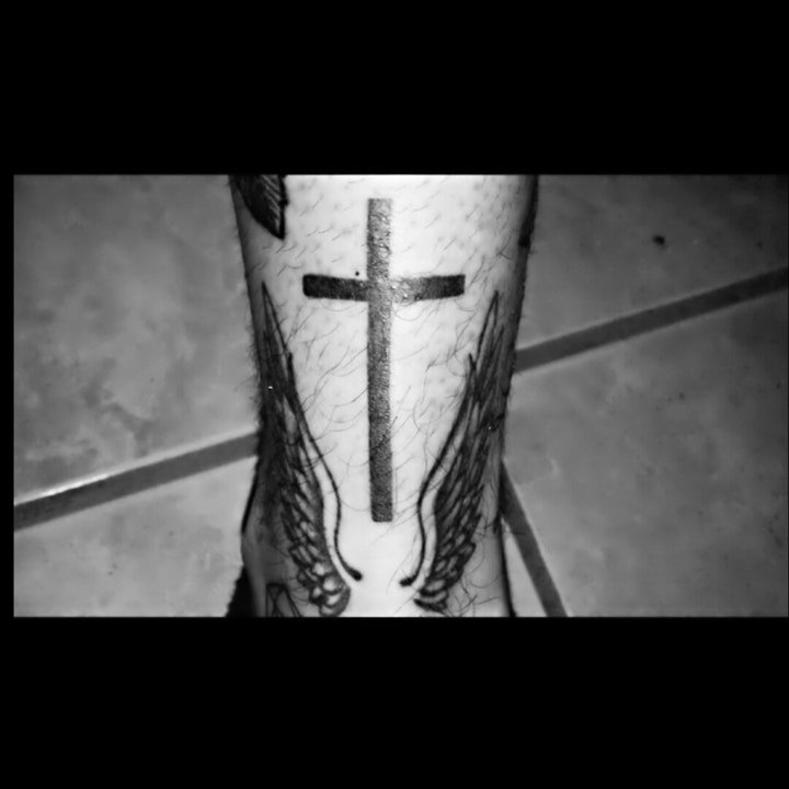 点击大图看下一张：十字架纹身图案 10组形态各异的十字架纹身图案