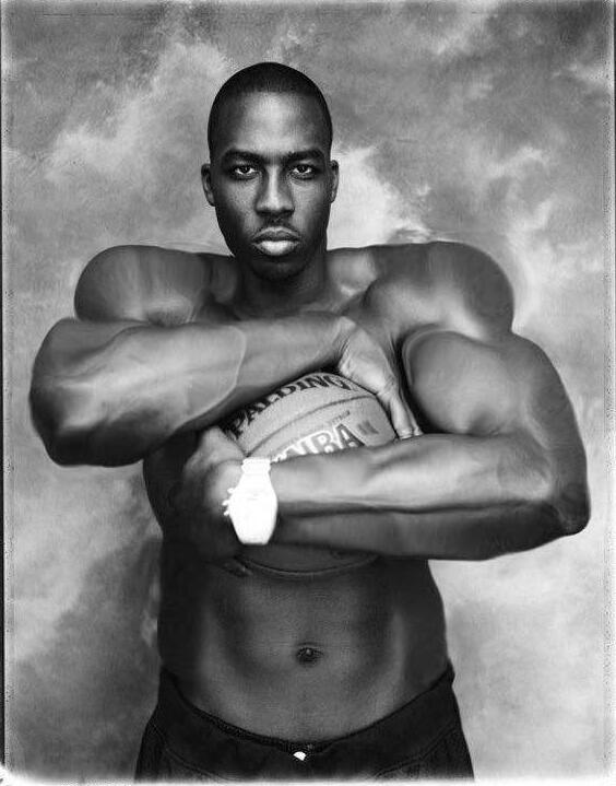 点击大图看下一张：NBA魔兽霍华德肌肉写真图片