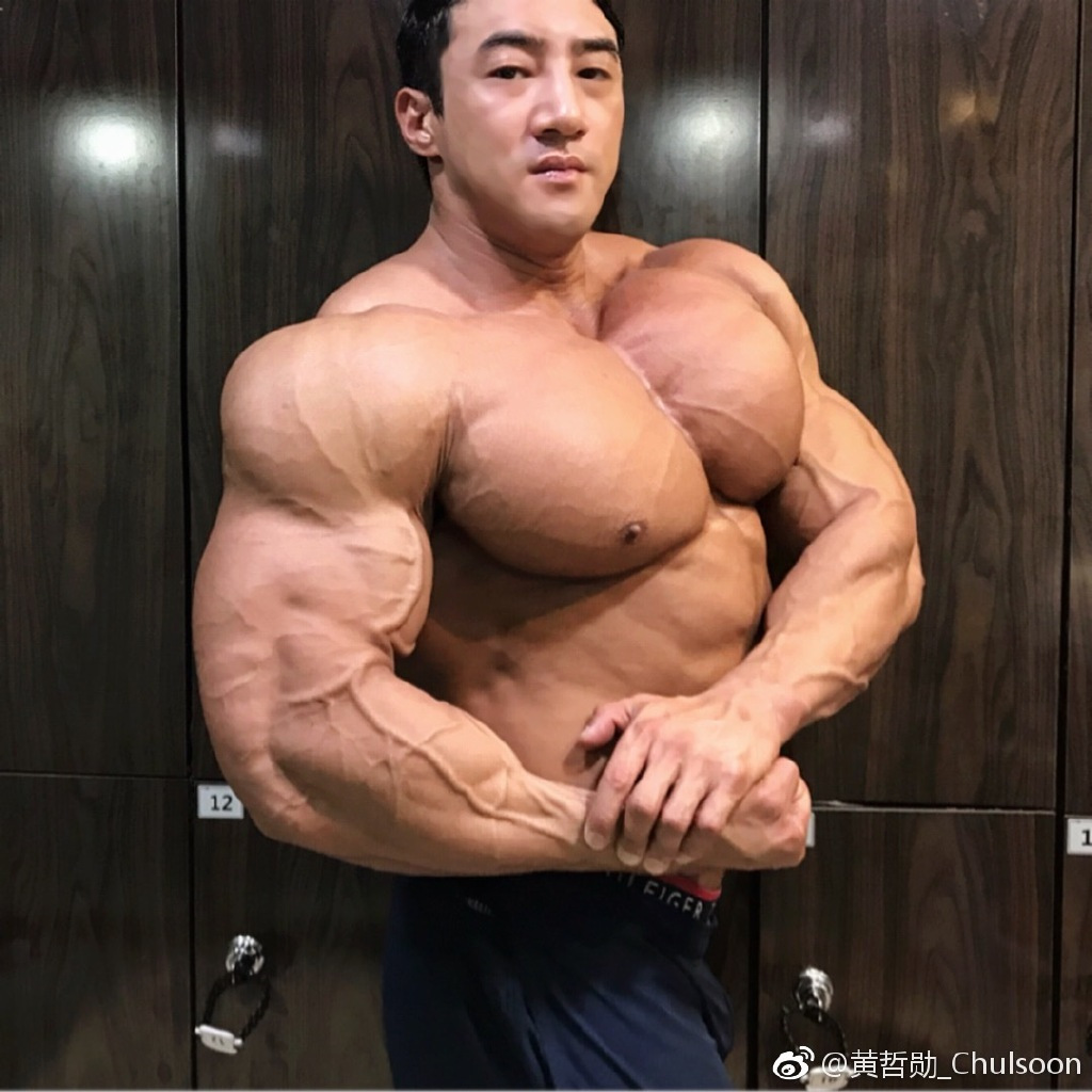 点击大图看下一张：韩国肌肉猛男黄哲勋魔鬼身材写真照图片