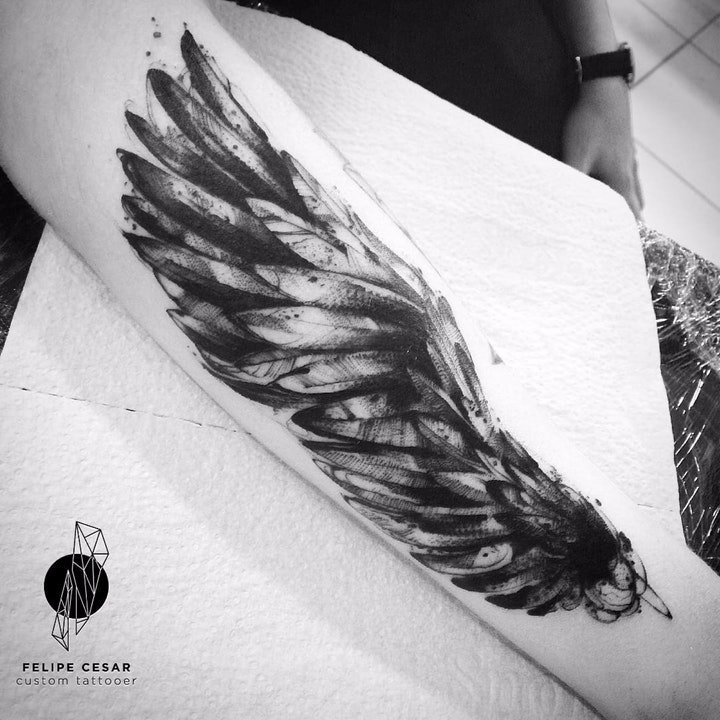 点击大图看下一张：翅膀纹身图案 10张黑灰纹身与彩绘纹身风格的翅膀纹身图案