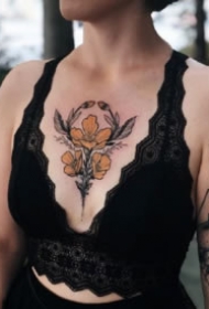 胸部花卉纹身 oldschool风格的9组花胸纹身图案