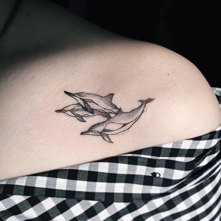 点击大图看下一张：纹身海豚  9款活泼伶俐的海豚纹身图案