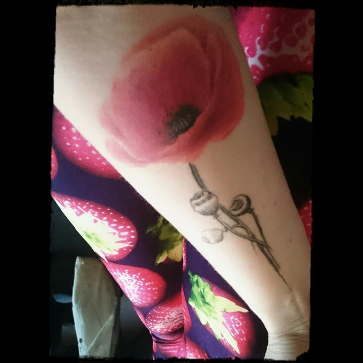 点击大图看下一张：罂粟花纹身  9张妖艳迷人而又魅惑人心的罂粟花纹身图案