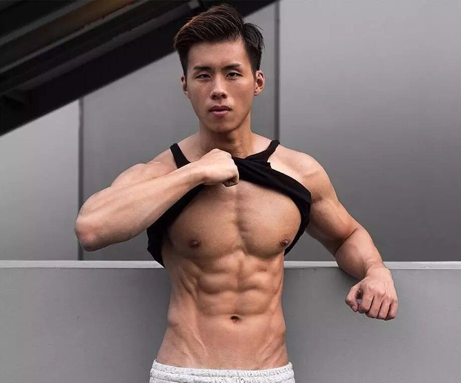 点击大图看下一张：中国帅哥肌肉写真图片