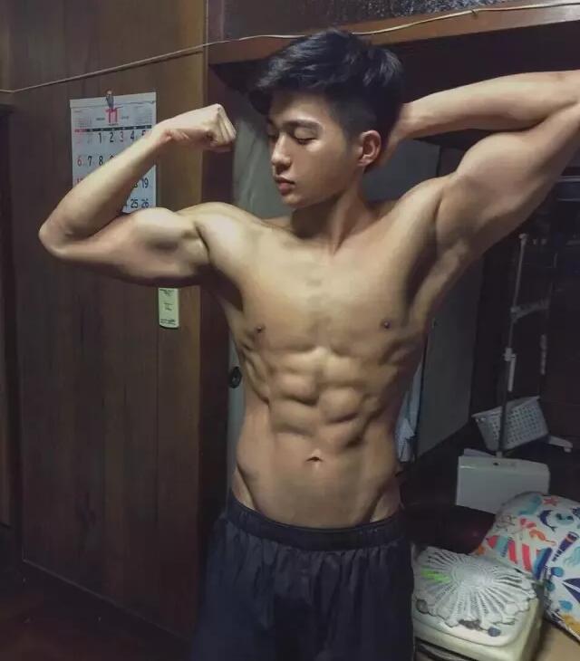 点击大图看下一张：日本肌肉男帅哥图片