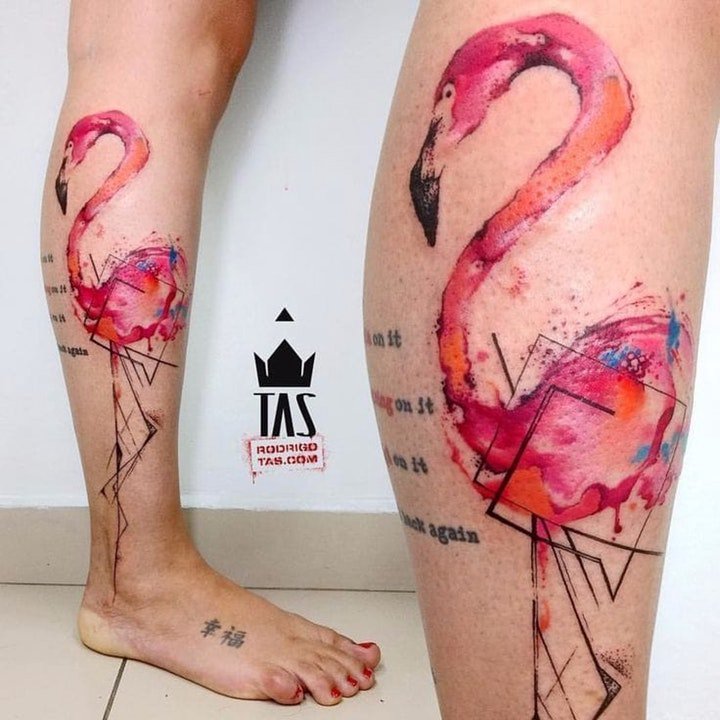 点击大图看下一张：纹身图案动物  9张艳红如火的火烈鸟纹身图案