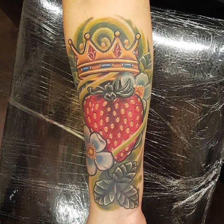 点击大图看下一张：水果纹身小清新图片  酸甜可口的清新草莓纹身图案