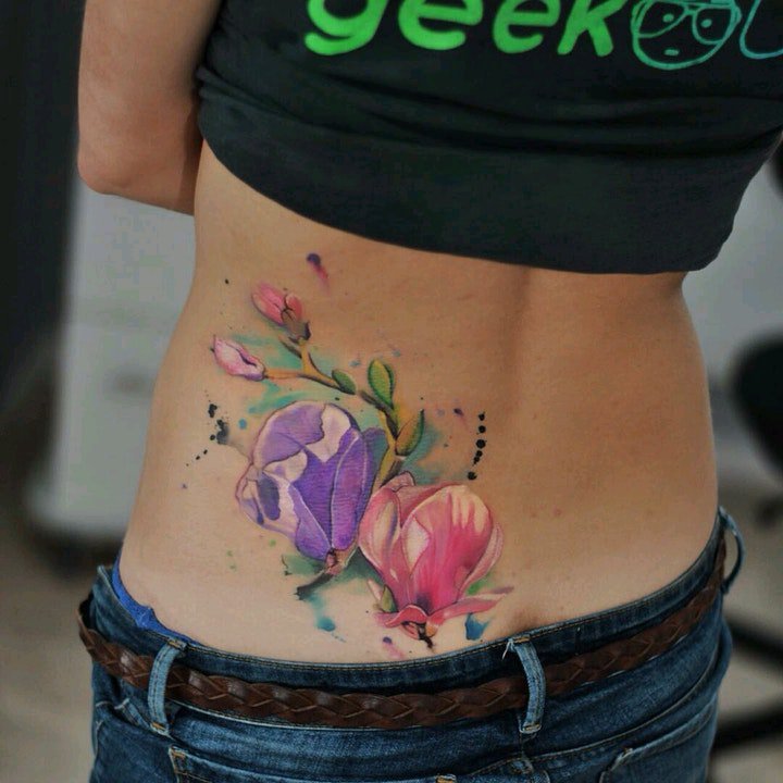 点击大图看下一张：彩色花朵纹身图案 漂亮且唯美的彩色花朵纹身图案