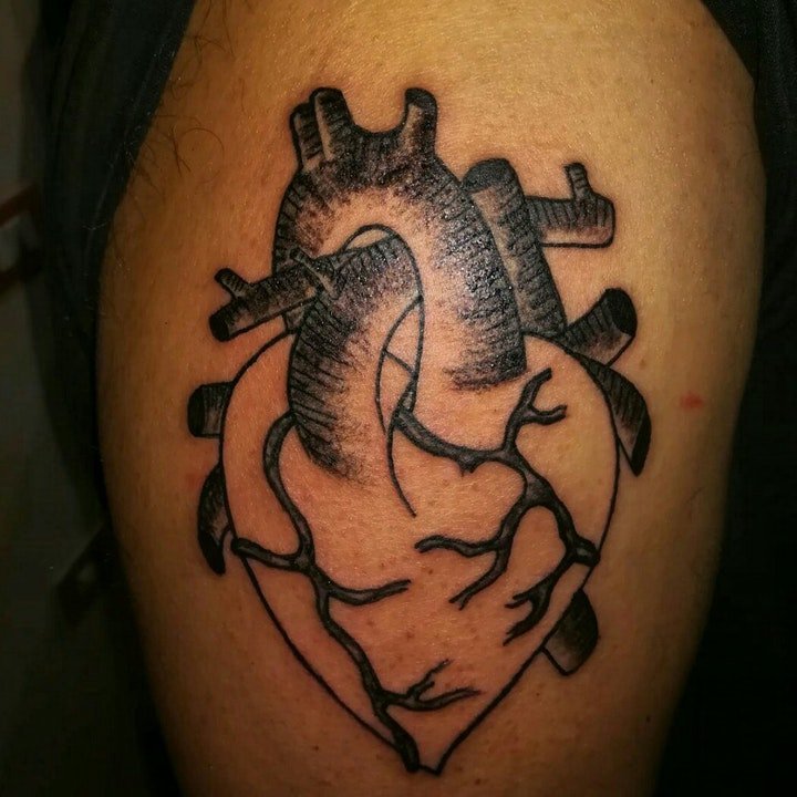 点击大图看下一张：心脏纹身图案-另类且有个性的10张心脏纹身图案