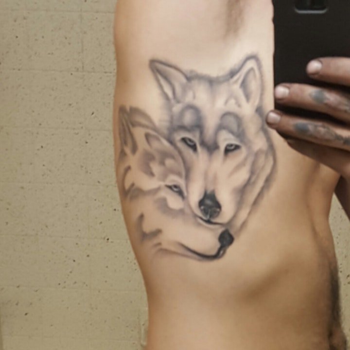 点击大图看下一张：狼纹身图案 10张黑灰个性的狼纹身图案