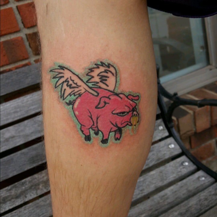 点击大图看下一张：小猪纹身图案  憨状可掬的小猪纹身图案
