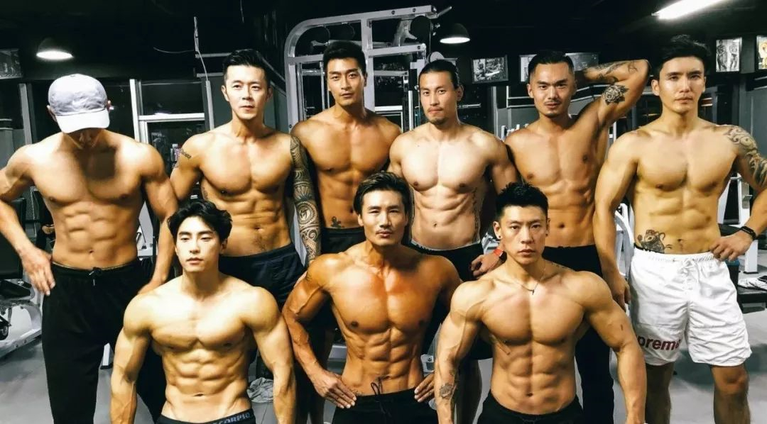 点击大图看下一张：肌肉性感的中国猛男帅哥摄影写真图片