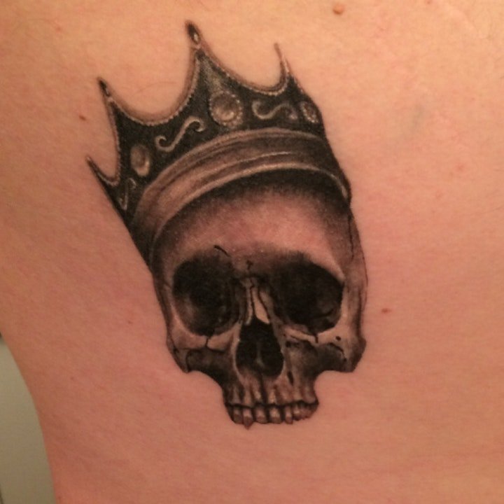 点击大图看下一张：皇冠纹身图  高贵而又耀眼夺目的皇冠纹身图案