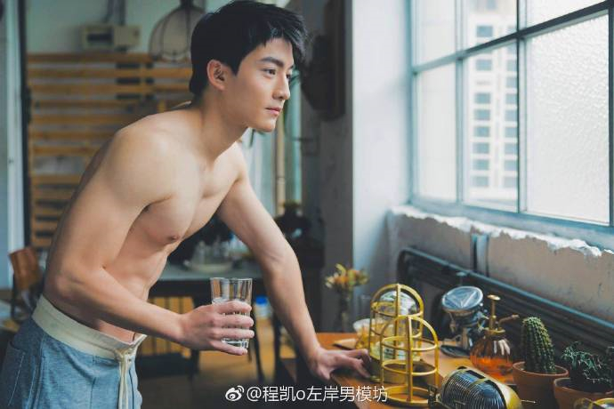 点击大图看下一张：中国肌肉男性感帅哥图片