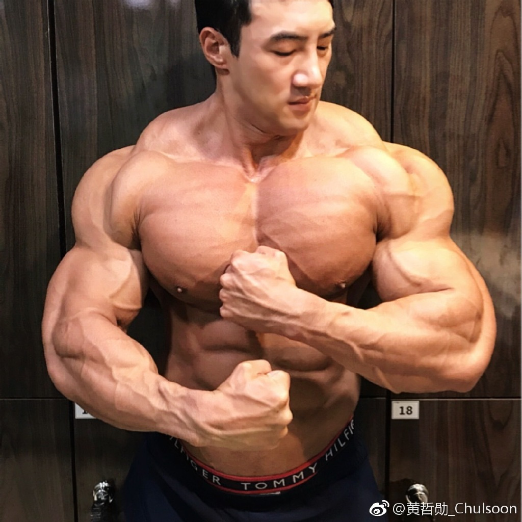 点击大图看下一张：韩国肌肉猛男黄哲勋魔鬼身材写真照图片