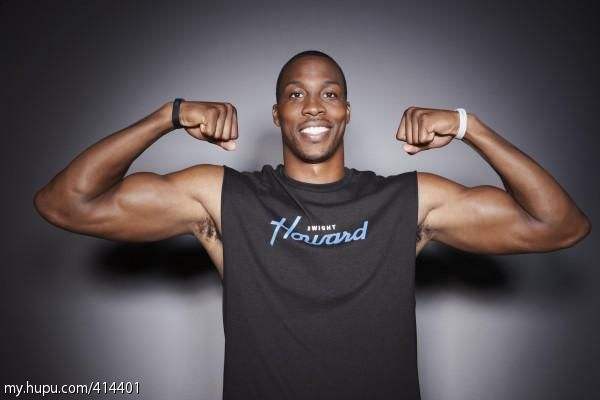 点击大图看下一张：NBA魔兽霍华德肌肉写真图片