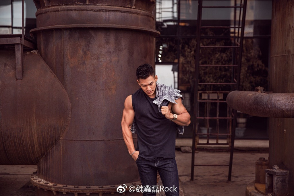 点击大图看下一张：星教练魏鑫磊健身肌肉写真图片