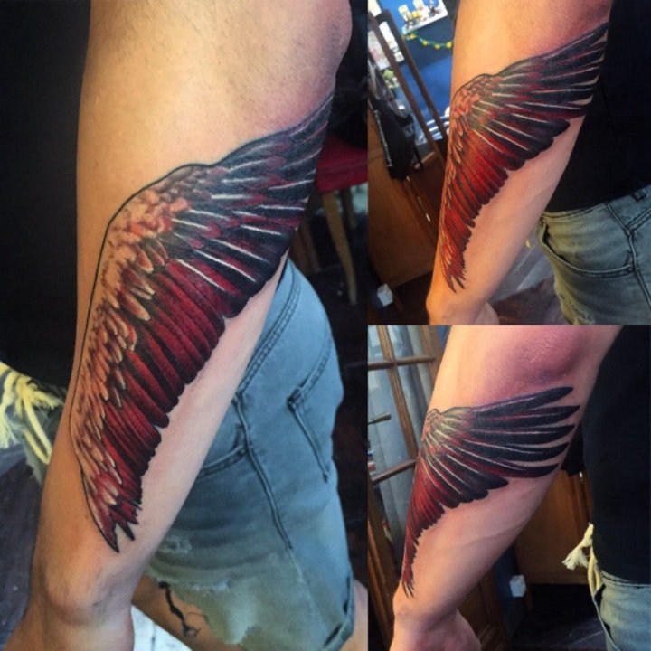 点击大图看下一张：翅膀纹身图案 10张黑灰纹身与彩绘纹身风格的翅膀纹身图案